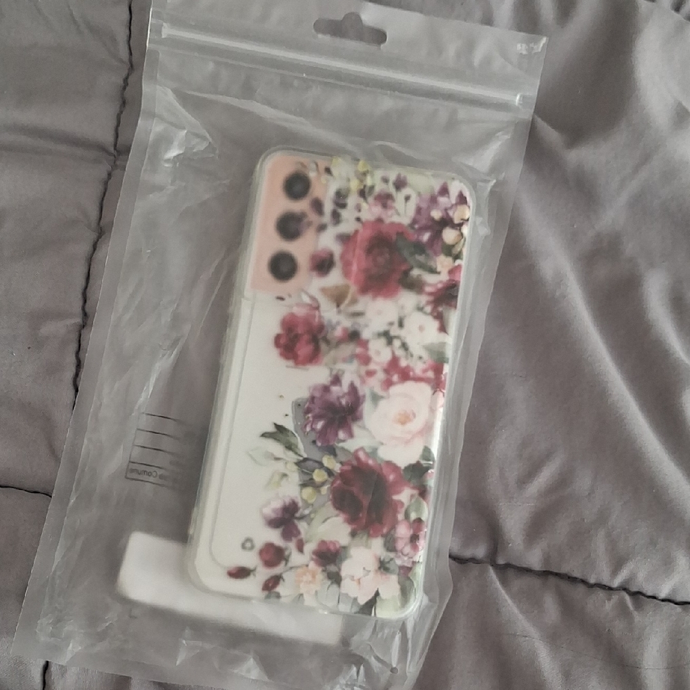 Floral Pattern Phone Case - White and Purple